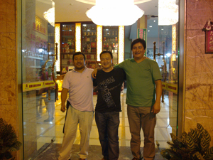 Peruvian customers with Boss Yang.jpg