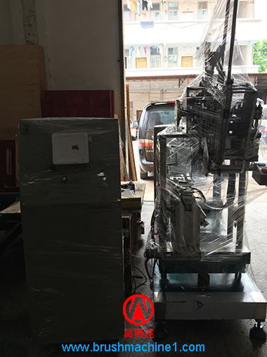 machine packed by PE film.jpg